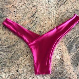 FAE Vada bottoms in wine red color size M